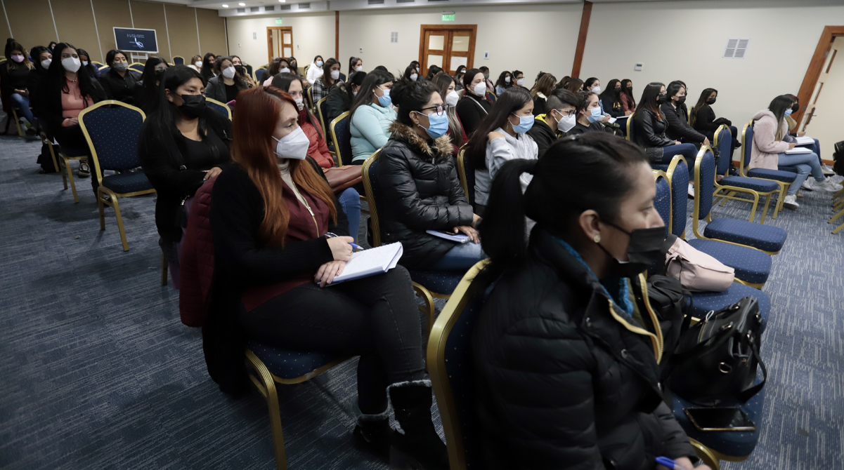 MUJERES NON STOP “El desafío de abrir espacios para las mujeres en la industria minera”